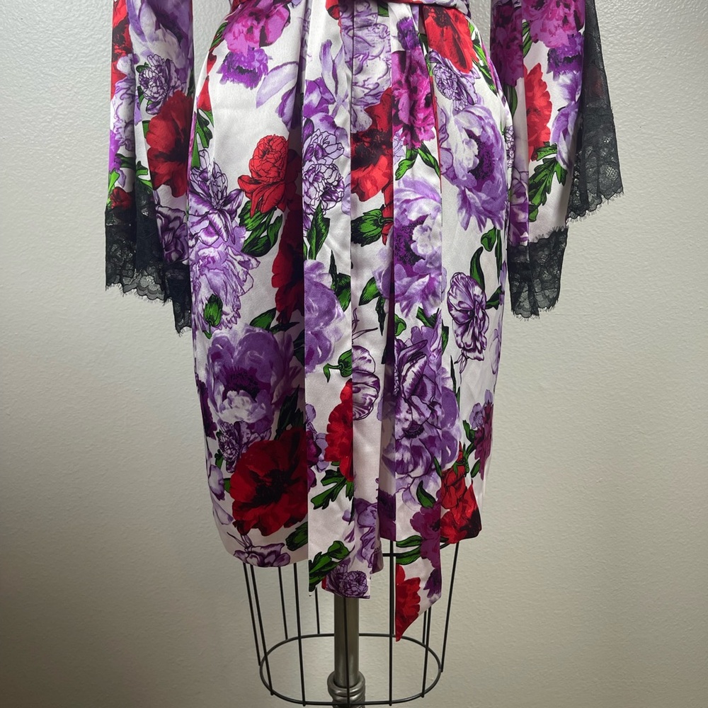 NWT Victoria's Secret Lace Inset Floral Black Pink Lace Robe Medium Large - Picture 4 of 10